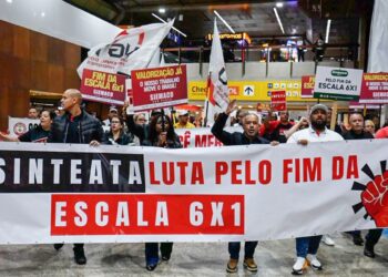 Manifestação no Aeroporto de Guarulhos pede fim da escala 6×1