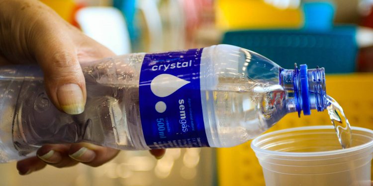 Anvisa suspende água Crystal por bactéria; entenda riscos – 03/06/2026 – Equilíbrio e Saúde